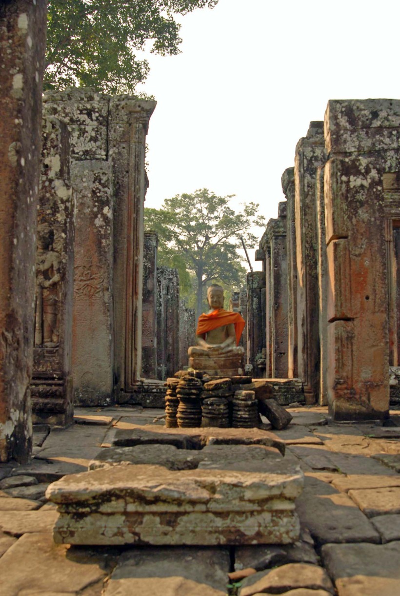 bayon buddha orange columns.jpg