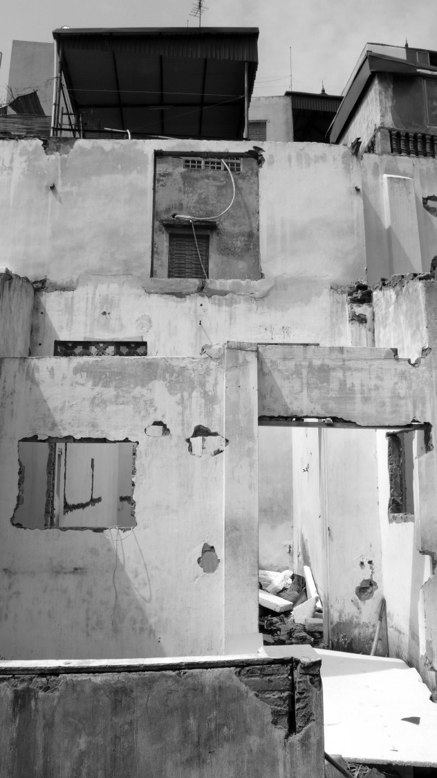 broken buildings at temple 1.jpg