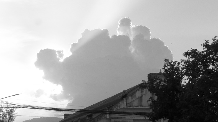 cloud light shaft.jpg