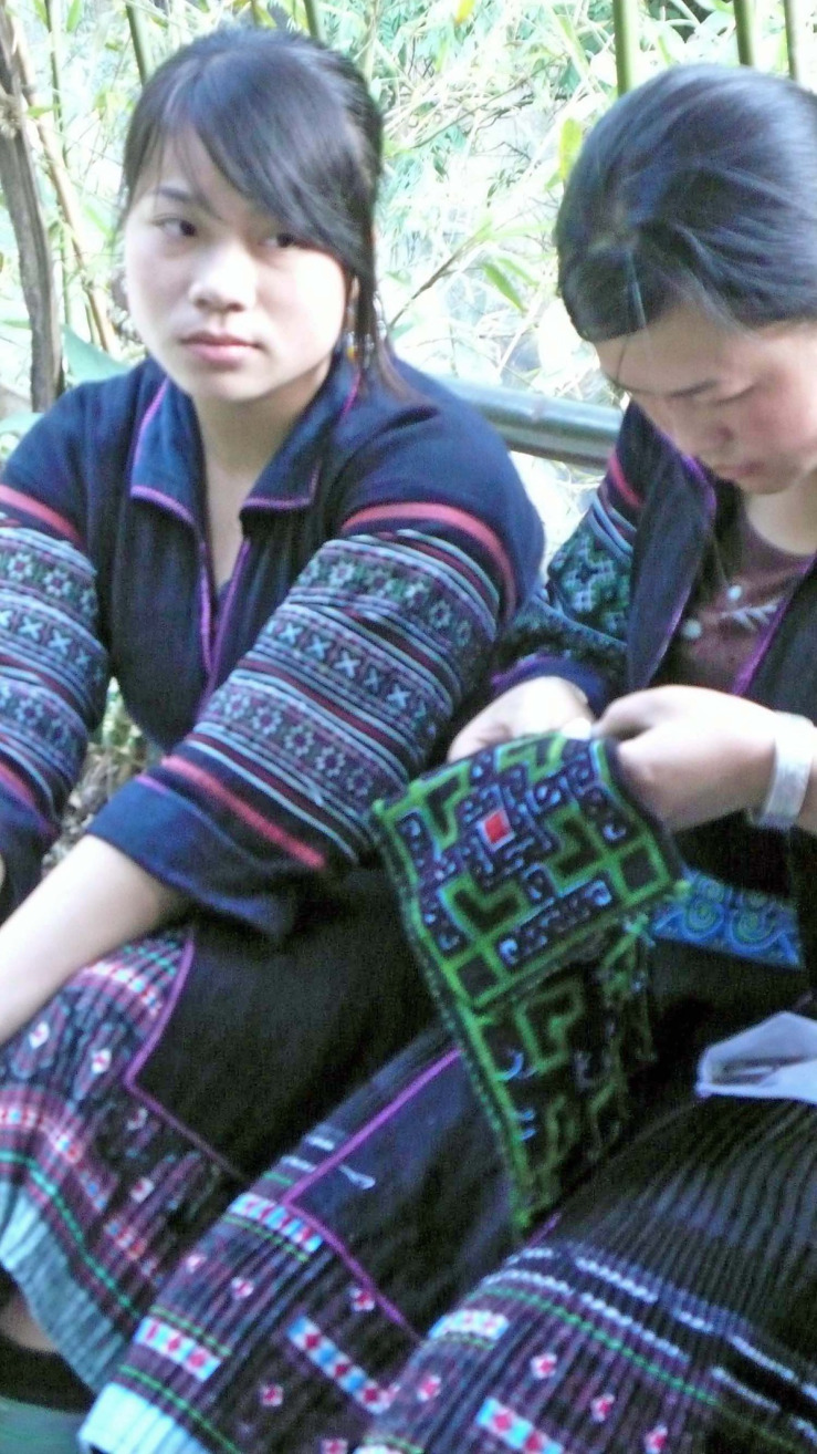 hmong girls embroidery 2.jpg