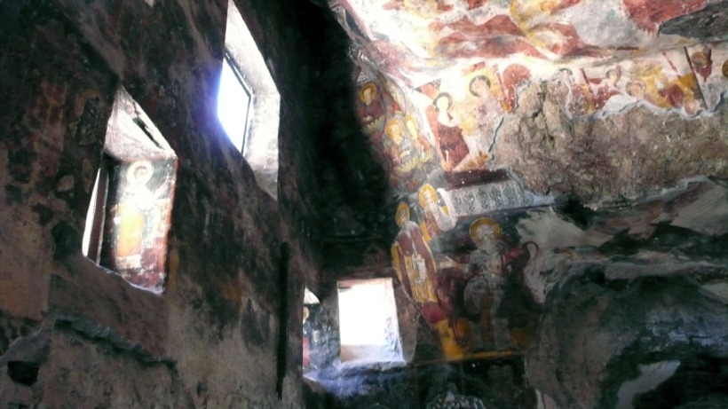interior 3 windows frescos.jpg