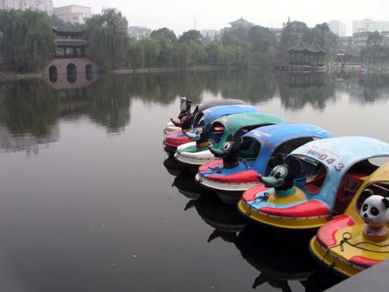 lake  toy boats.jpg