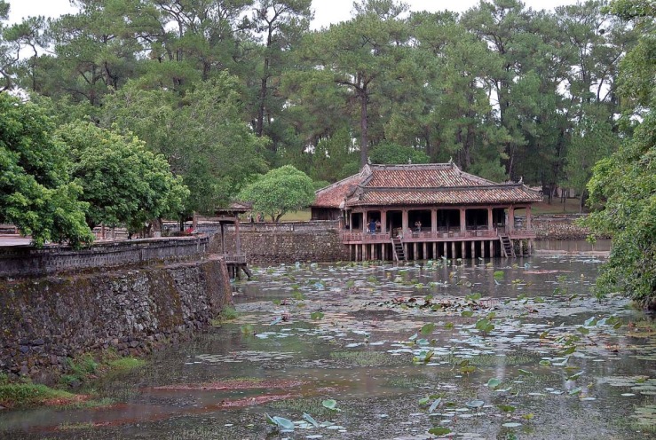 lake pavilion at tomb.jpg