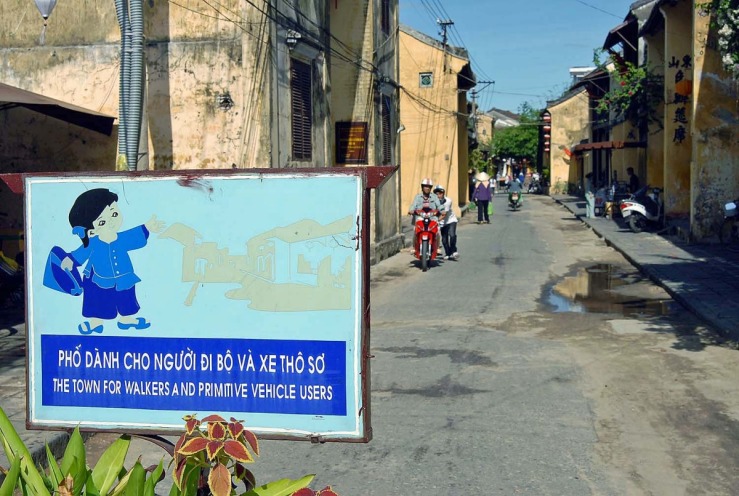 the town for walkers sign-hoi an.jpg