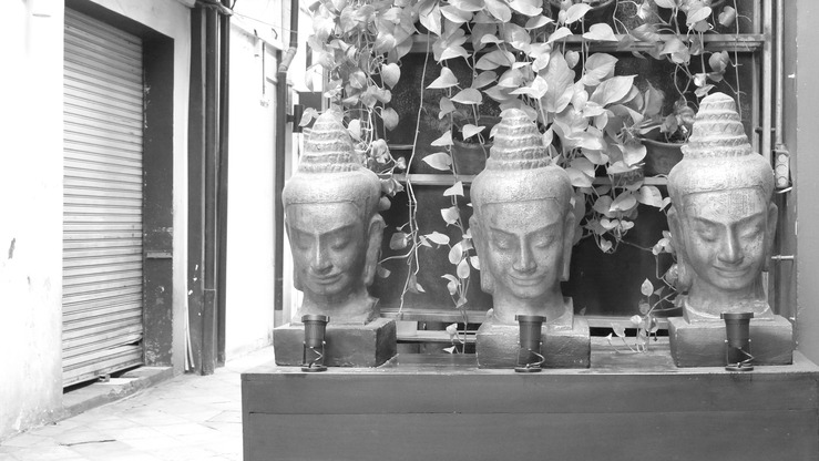three buddha.jpg