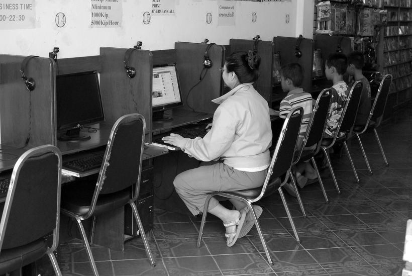 woman 3 boys computers.jpg